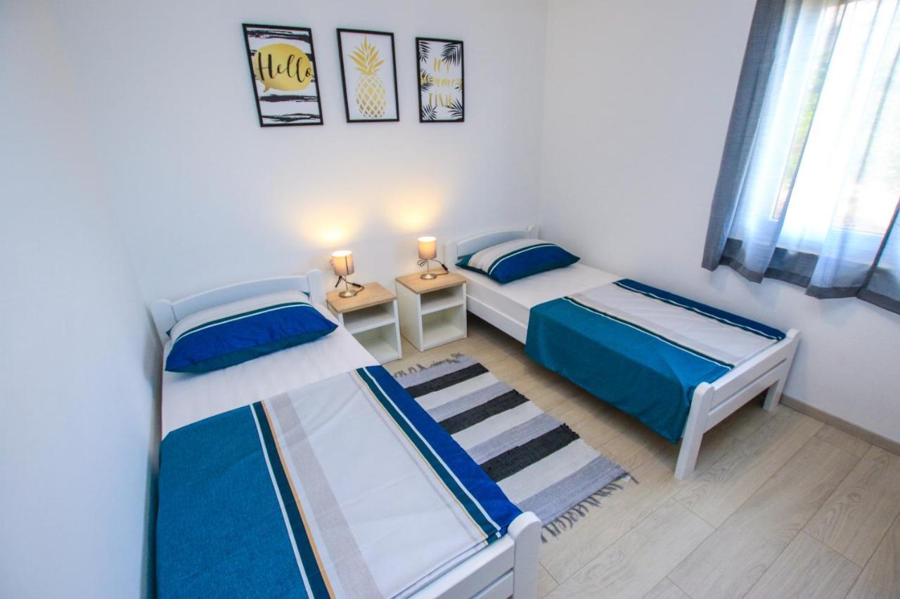 Family Beach Apartments Перой Экстерьер фото