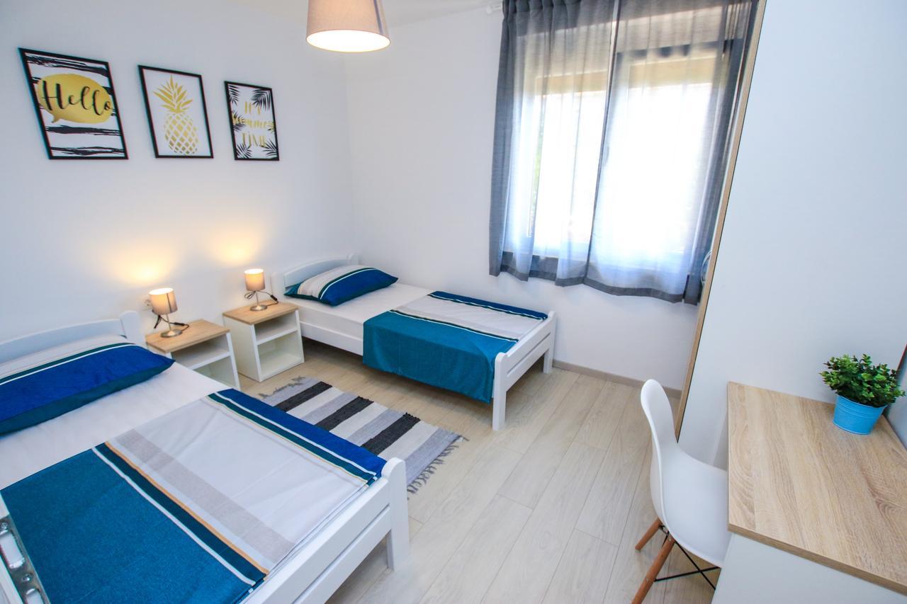 Family Beach Apartments Перой Экстерьер фото