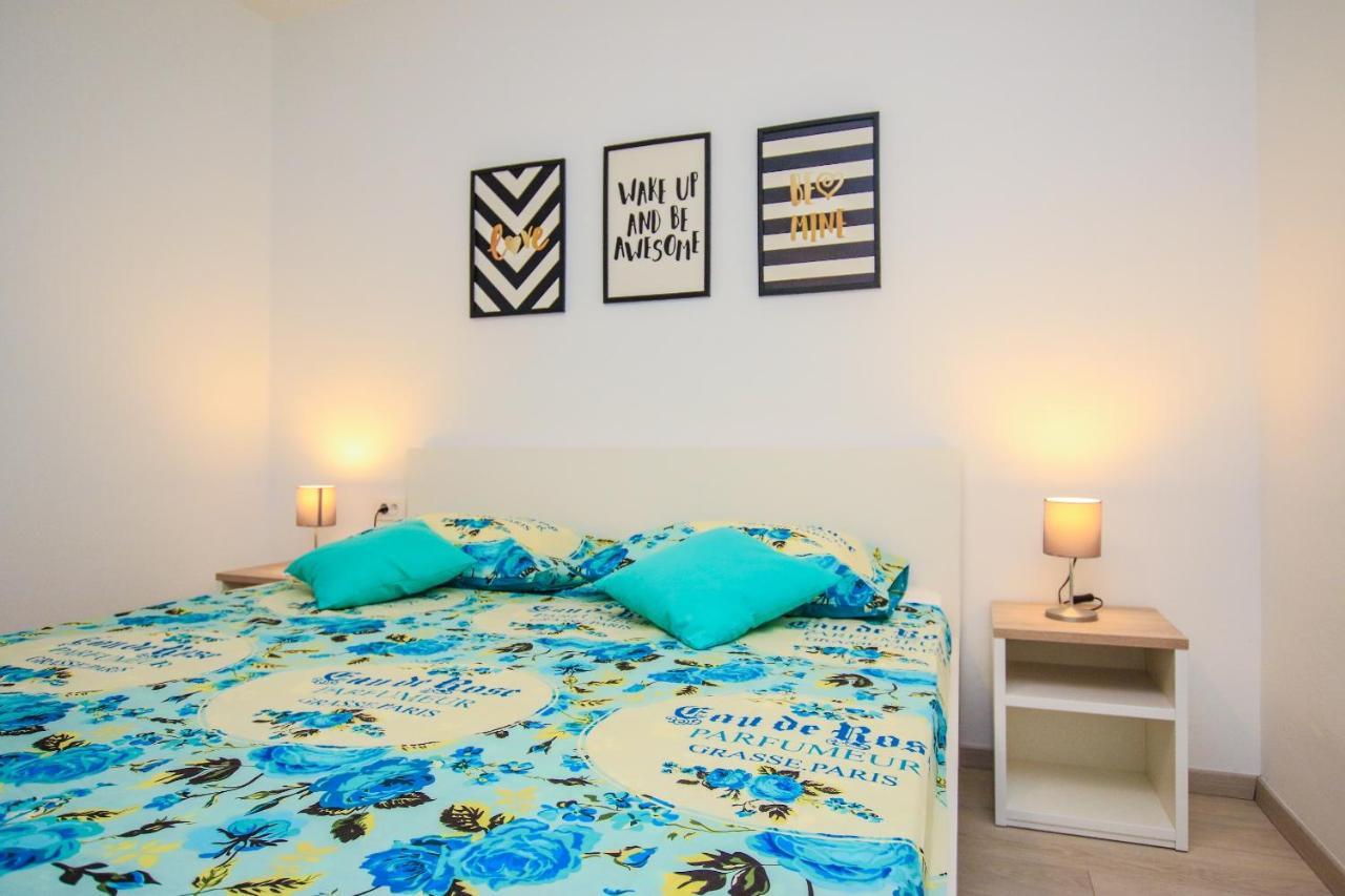 Family Beach Apartments Перой Экстерьер фото