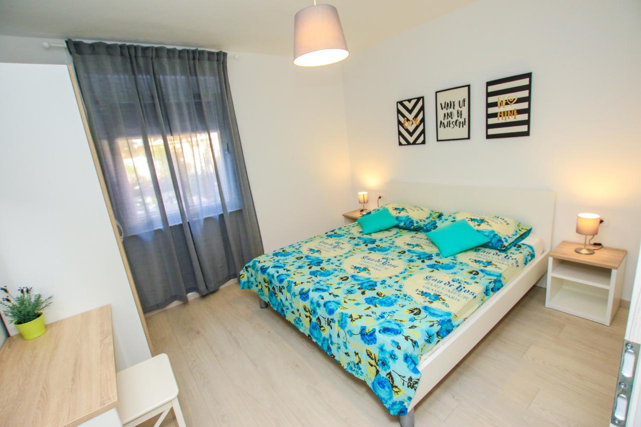 Family Beach Apartments Перой Экстерьер фото