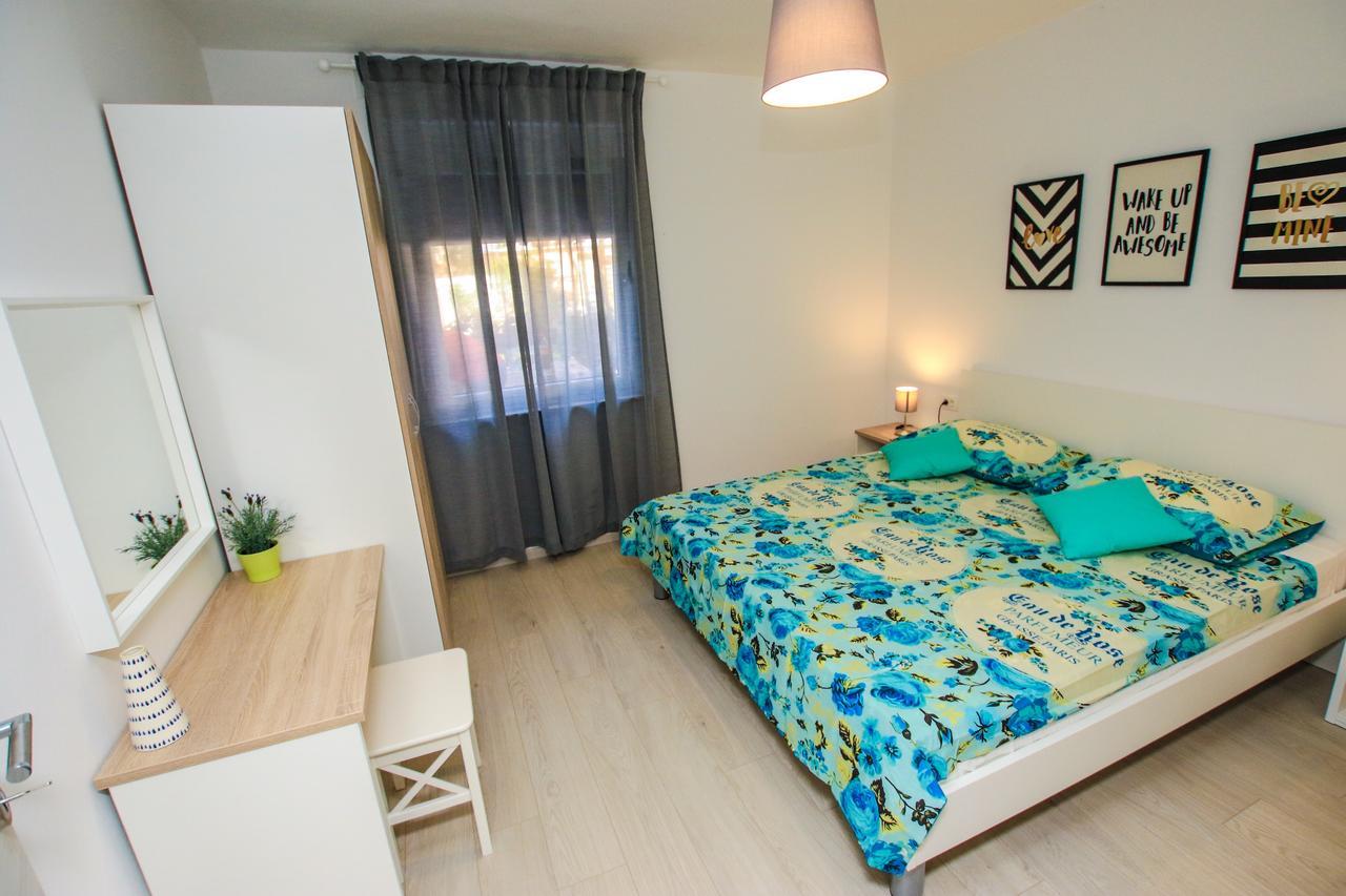Family Beach Apartments Перой Экстерьер фото