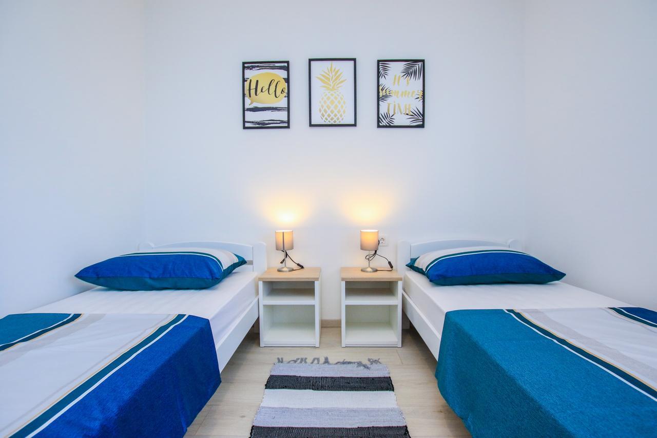 Family Beach Apartments Перой Экстерьер фото