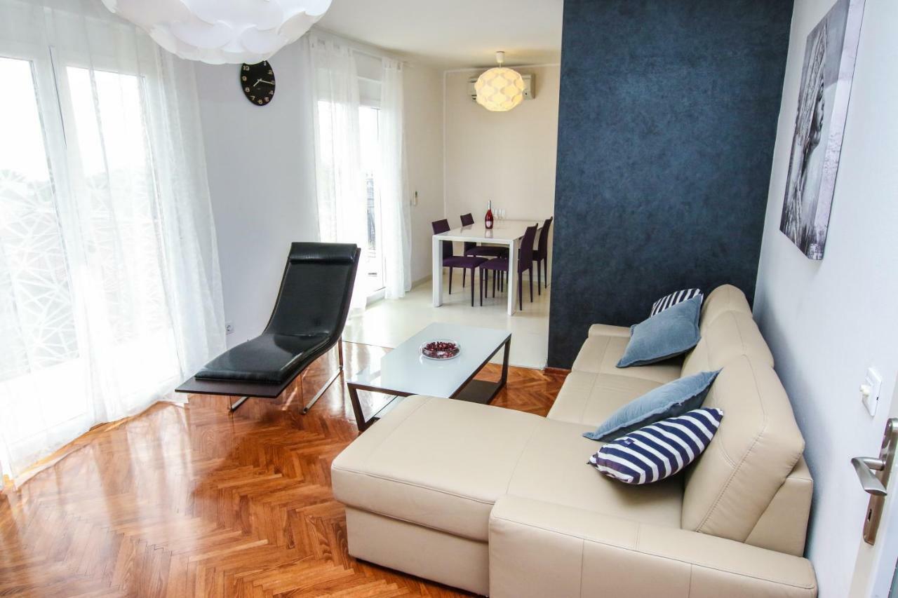 Family Beach Apartments Перой Экстерьер фото