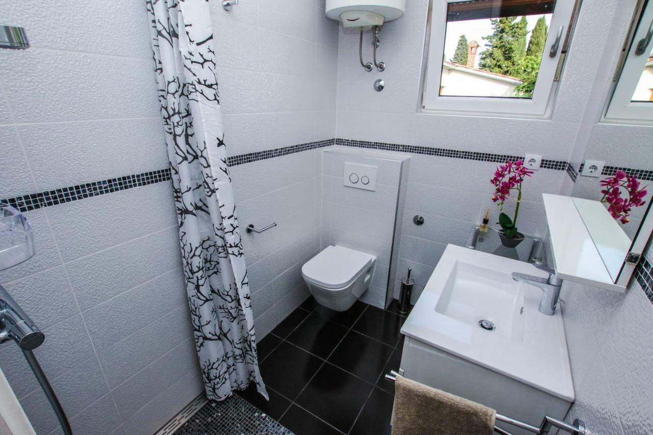 Family Beach Apartments Перой Экстерьер фото