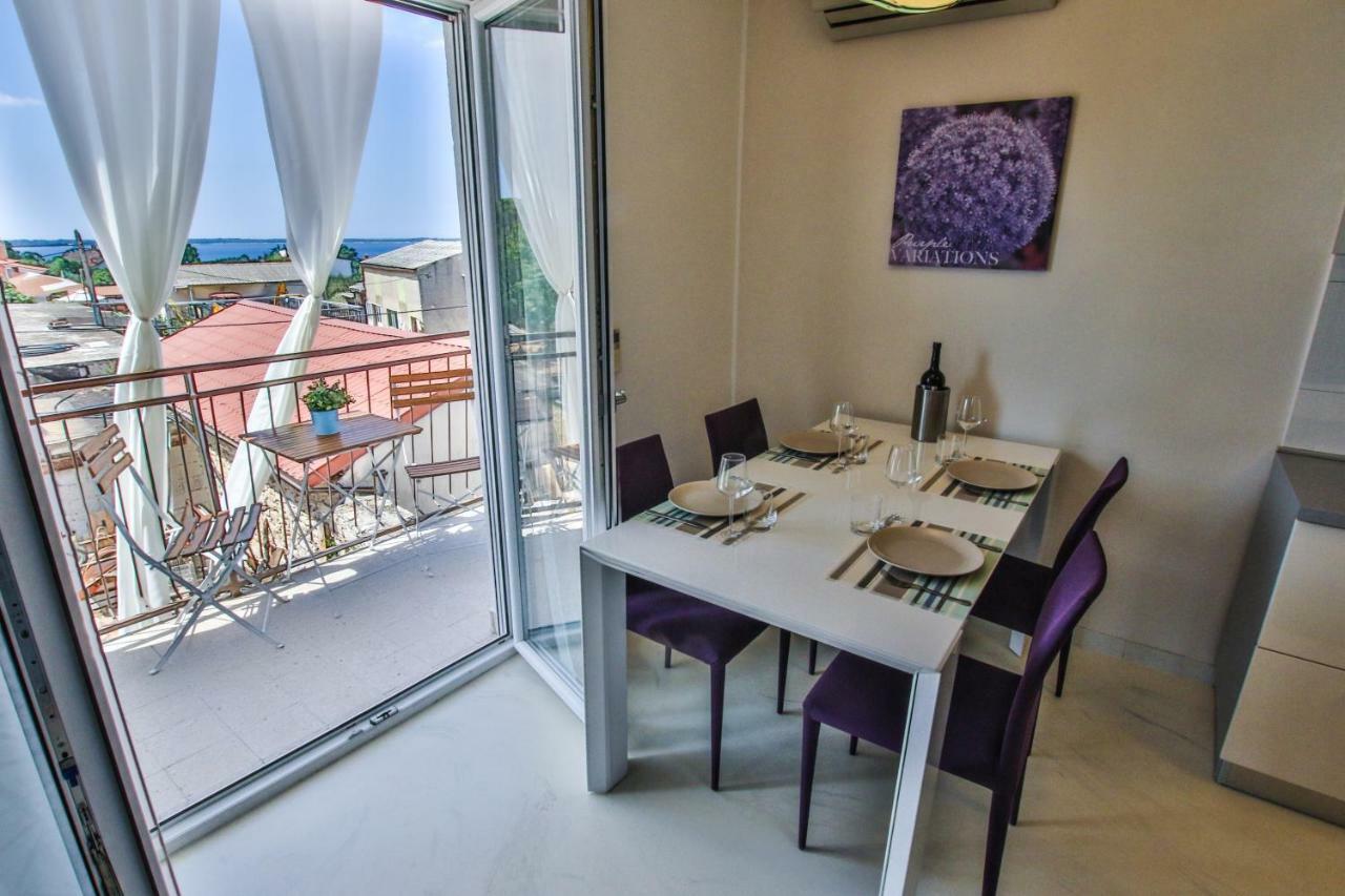 Family Beach Apartments Перой Экстерьер фото