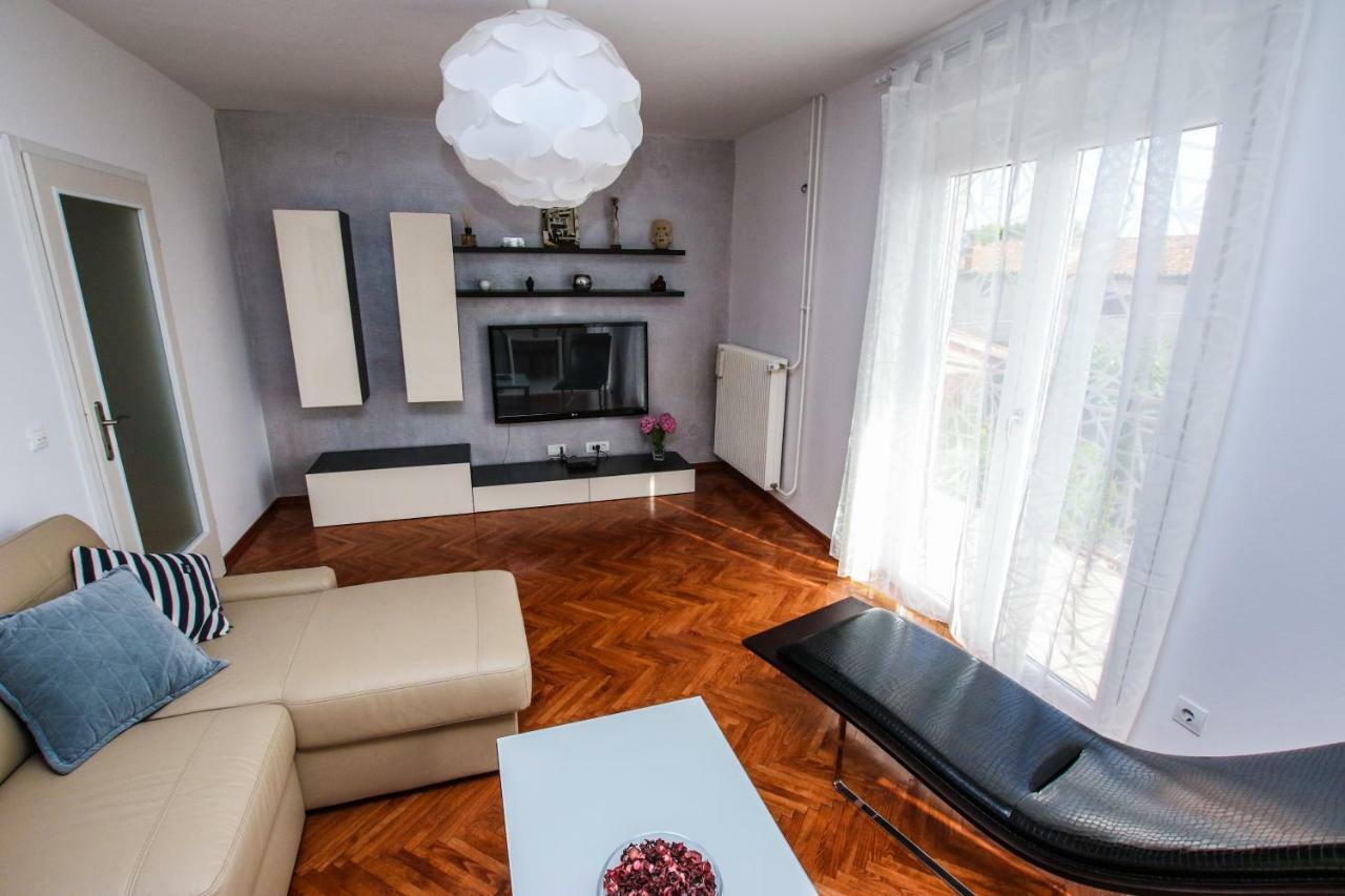 Family Beach Apartments Перой Экстерьер фото